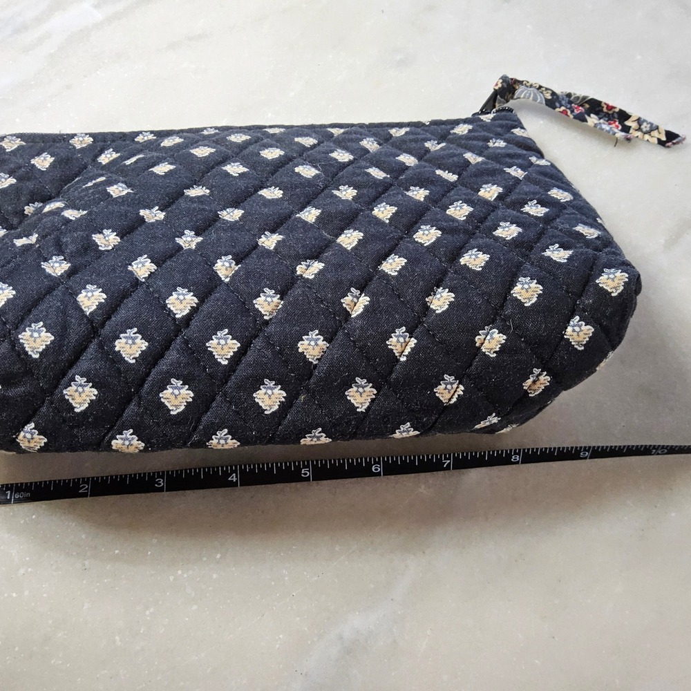 Vera Bradley Quilted Wristlet Clutch Bag Black Floral Travel‎ Cosmetic Makeup - Picture 11 of 13